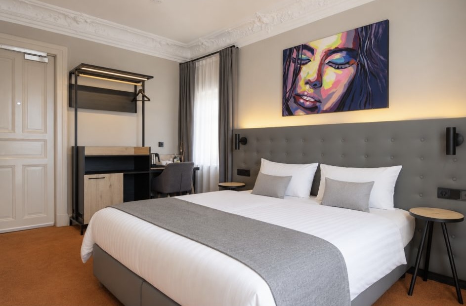 Standard-Doppelzimmer – Helles Standard-Doppelzimmer für einen erholsamen Aufenthalt.